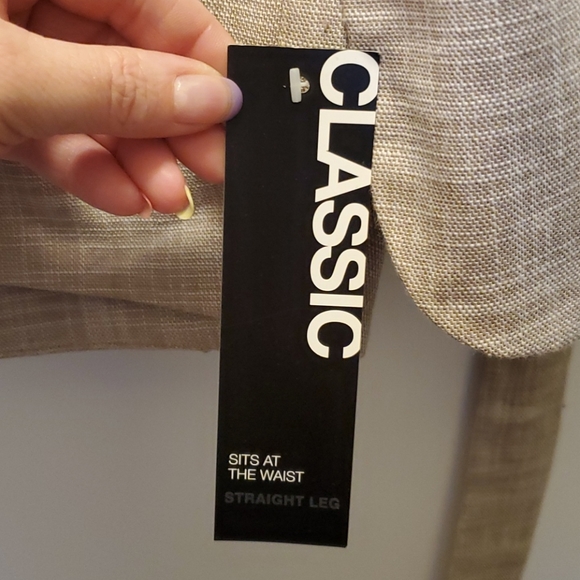 New pant suit size is 3 - Picture 3 of 4